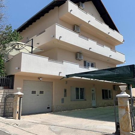 Apartmani Sandra Kaštela エクステリア 写真