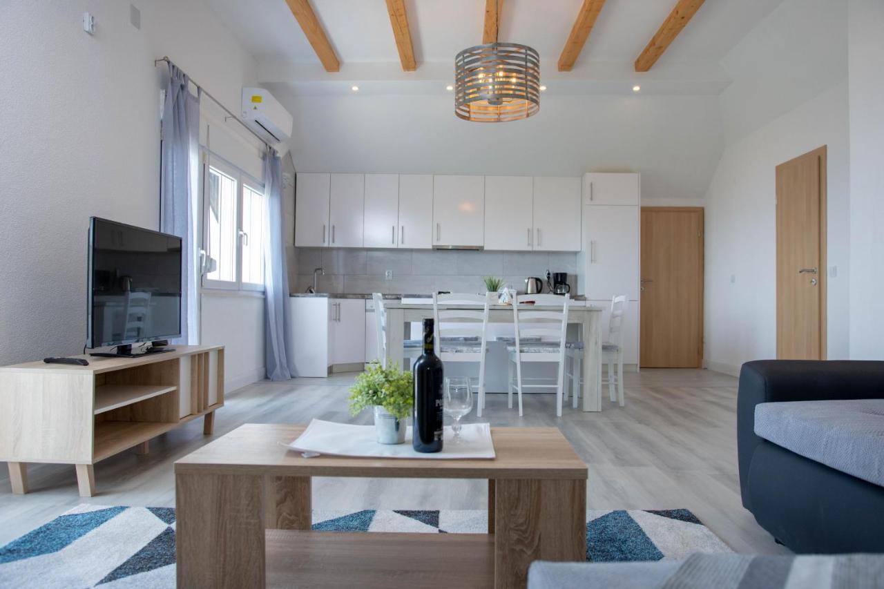 Apartmani Sandra Kaštela エクステリア 写真