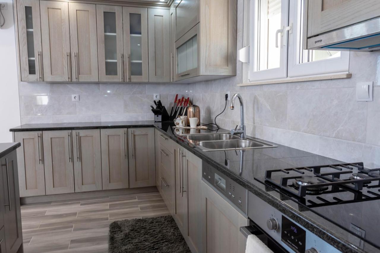 Apartmani Sandra Kaštela エクステリア 写真