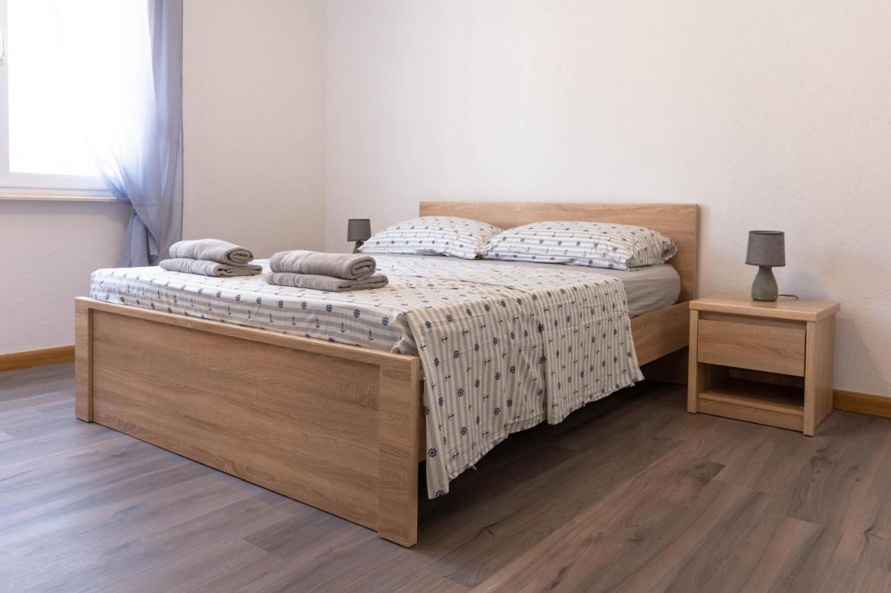 Apartmani Sandra Kaštela エクステリア 写真
