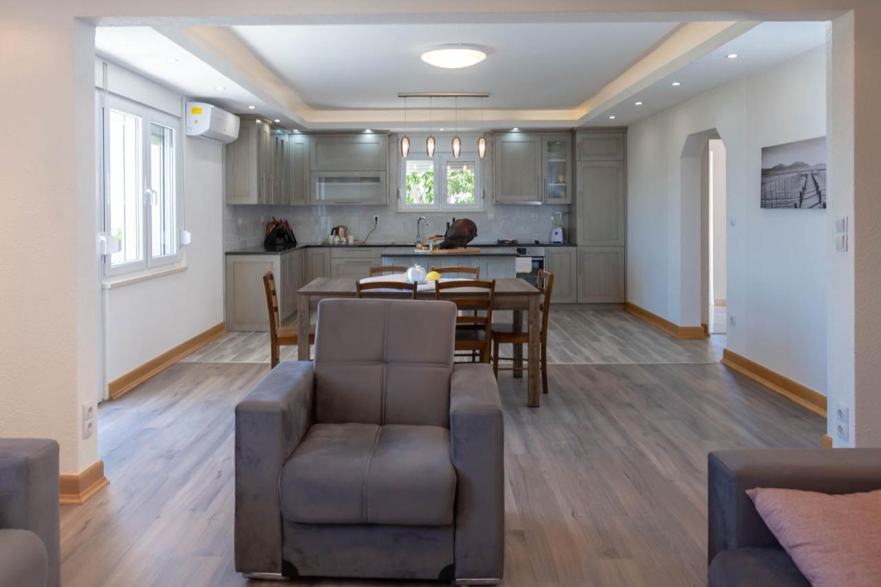 Apartmani Sandra Kaštela エクステリア 写真