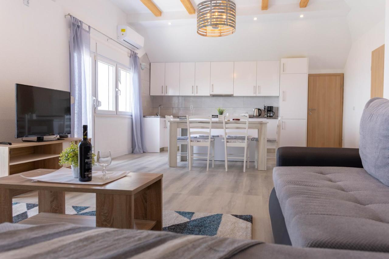 Apartmani Sandra Kaštela エクステリア 写真