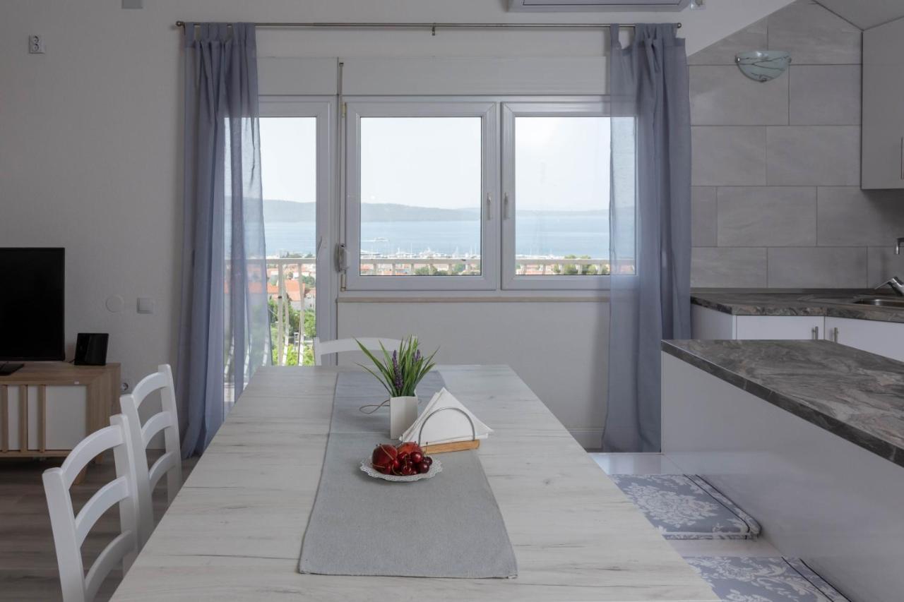Apartmani Sandra Kaštela エクステリア 写真