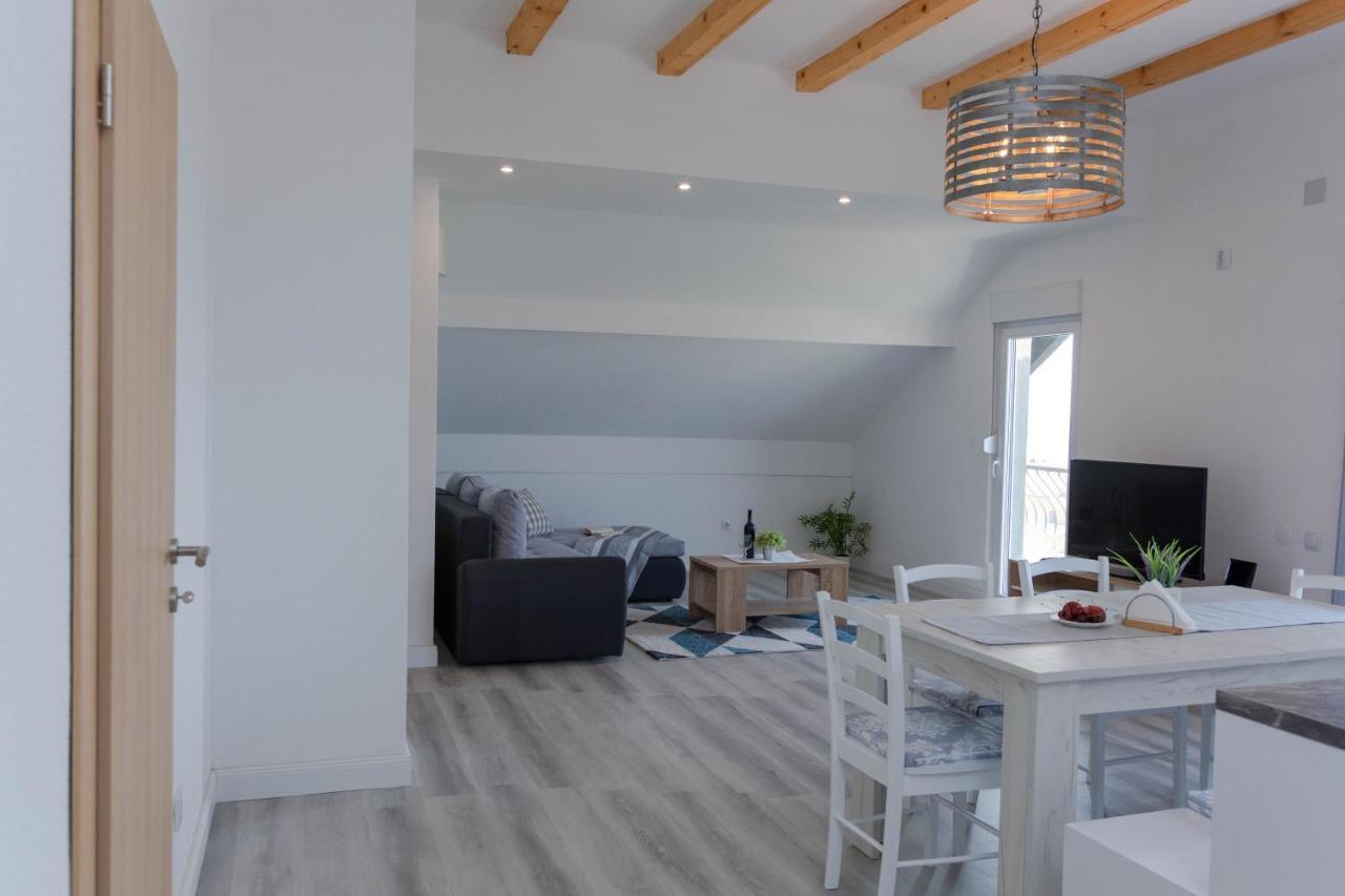 Apartmani Sandra Kaštela エクステリア 写真